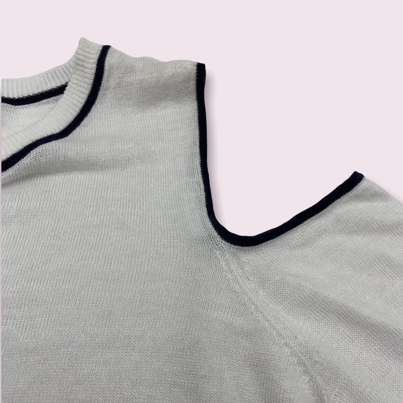 MICHAEL KORS| Cold Shoulder L/S Sweater EUC White with Navy stripe bell sleeve - Picture 3 of 9